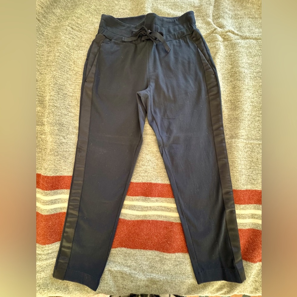 ATHLETA Woman’s Navy Metro Downtown Ankle Pant.